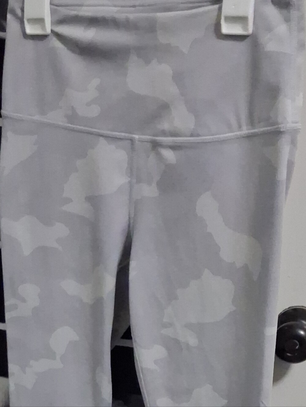Women's Light Gray Camo High-Waist Leggings
